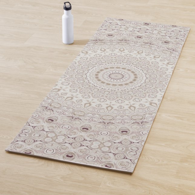 Tapis De Yoga Conception de motif mandala beige et taupe (En situation)