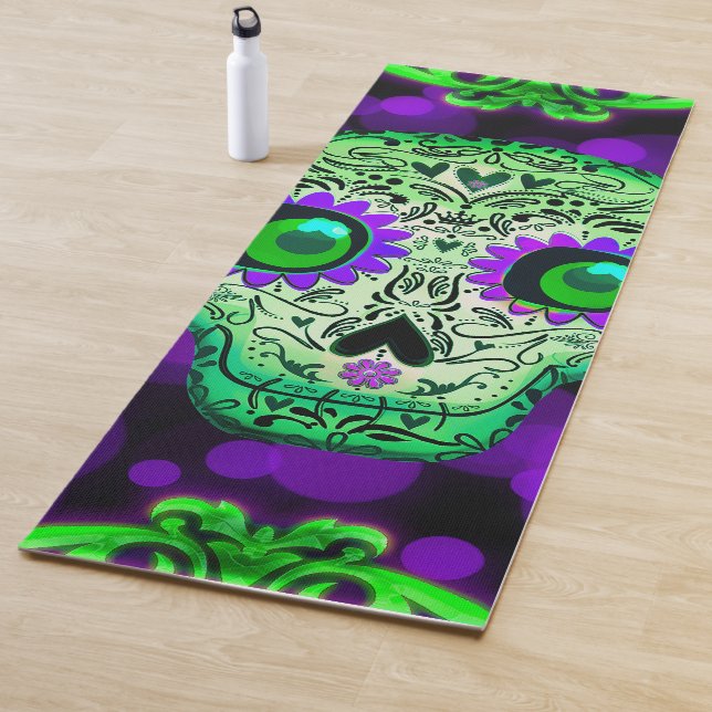 Tapis De Yoga Crâne de sucre blanc vert et pourpre (En situation)