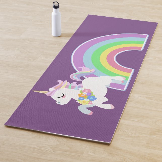 Tapis de yoga d'arc-en-ciel et de licorne (En situation)