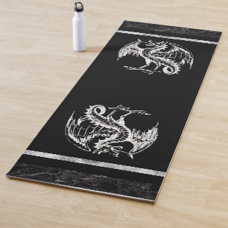 Tapis de yoga de dragon sauvage noir et blanc