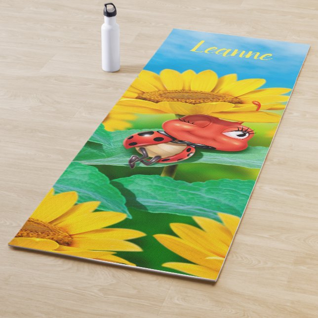 Tapis de yoga de fleurs de tournesol de coccinelle (En situation)