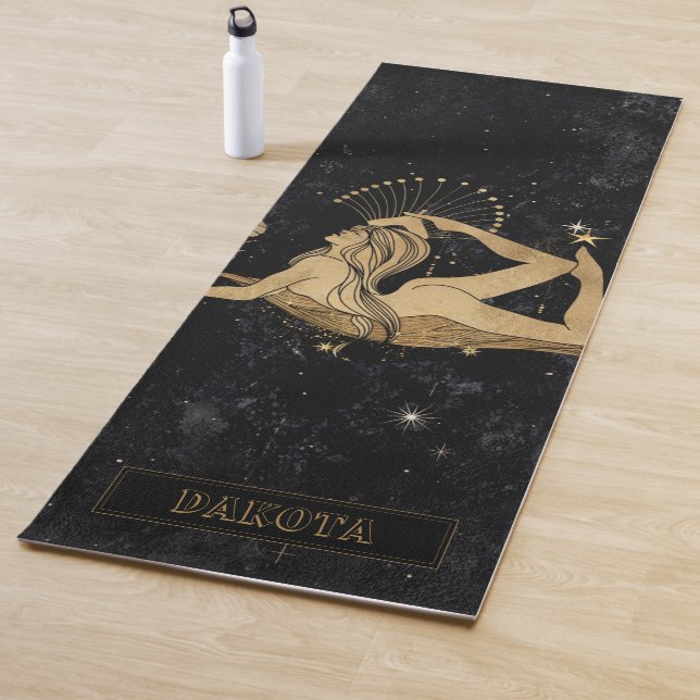 Tapis De Yoga Déesse du Zodiaque | Astrologie Cosmologique Gold  (En situation)