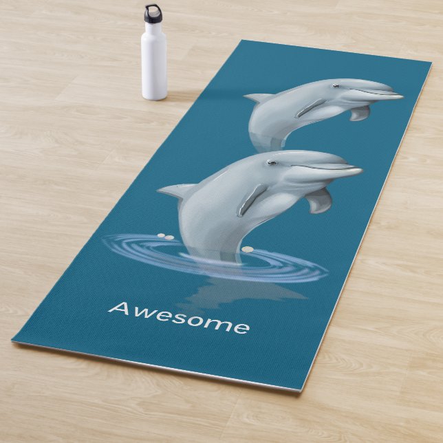 Tapis De Yoga Dolphins et texte modernes chic sur Ocean Blue (En situation)