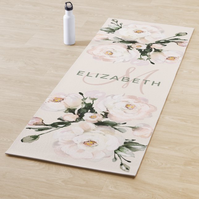 Tapis De Yoga Élégant Aquarelle Blush Monogramme Floral (En situation)