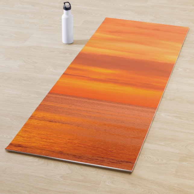 Tapis De Yoga Élégant ciel de mer rouge orange Modèle (En situation)