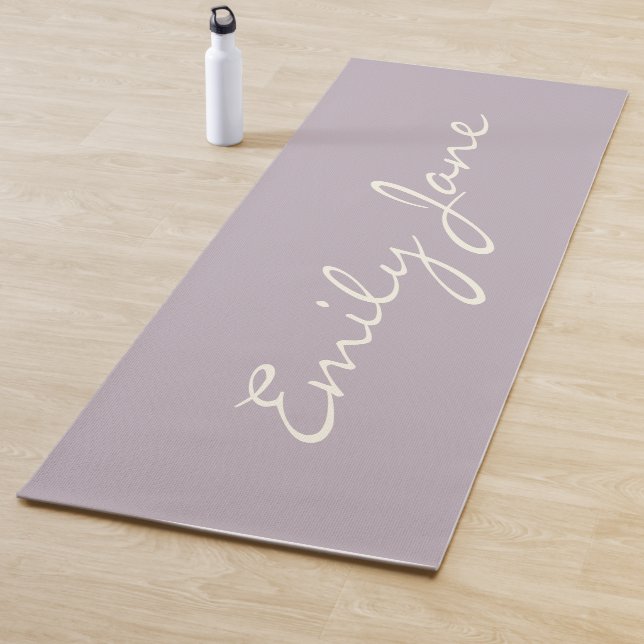 Tapis De Yoga Élégant Dusty Lilac manuscrit Nom du script person (En situation)