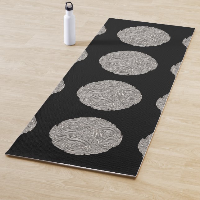 Tapis De Yoga Elégant médaillon d'argent noir Art nouveau (En situation)