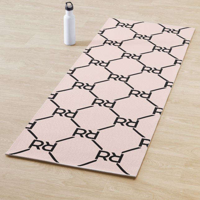 Tapis De Yoga Élégant rose moderne de luxe fille Monogramme init (En situation)