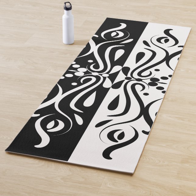 Tapis De Yoga Élégant style arlequin Abstrait noir et blanc (En situation)
