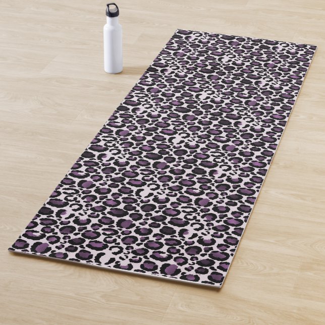 Tapis De Yoga Empreinte de léopard violet noir (En situation)