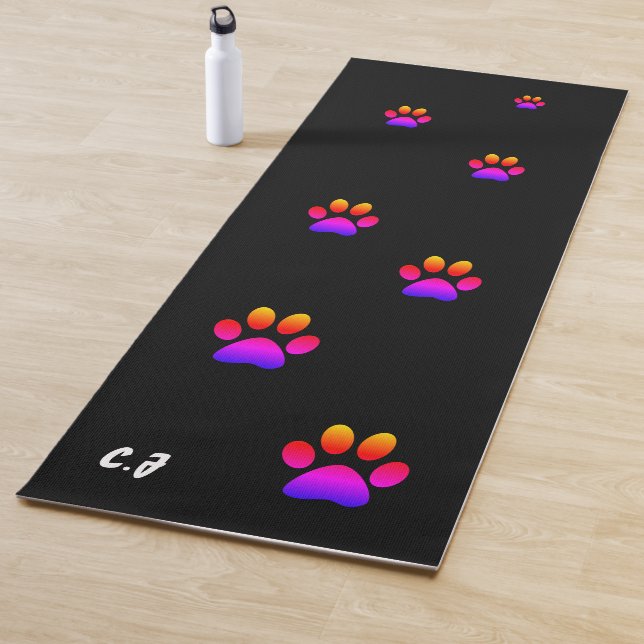 Tapis De Yoga Empreinte de patte noir Yoga Mat avec nom (En situation)