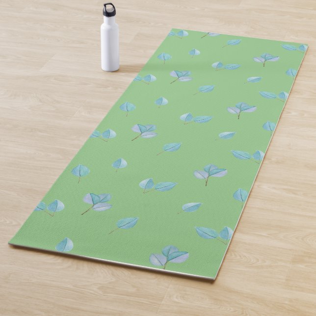 Tapis De Yoga Feuilles branchés de l'Eucalyptus sur le sol (En situation)