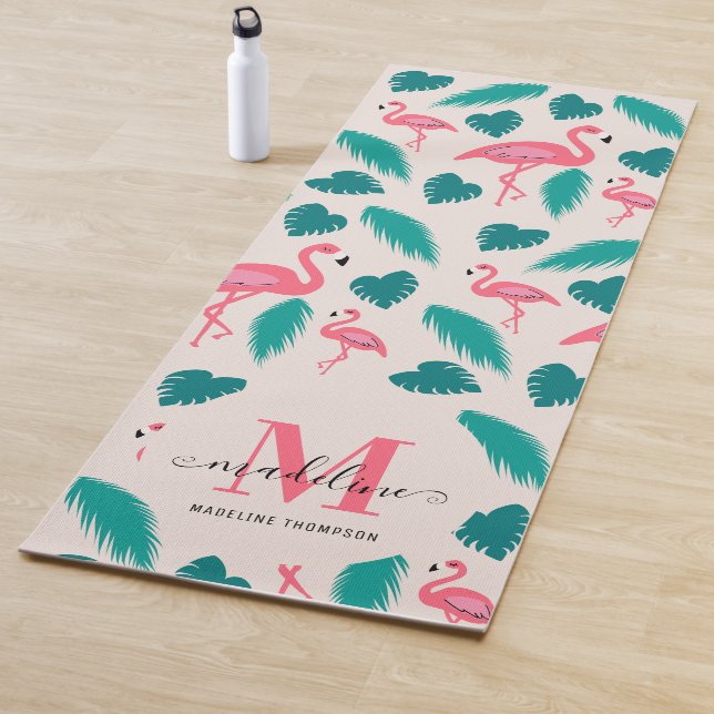 Tapis De Yoga Feuilles tropicaux Flamant rose rose chaud Monogra (En situation)