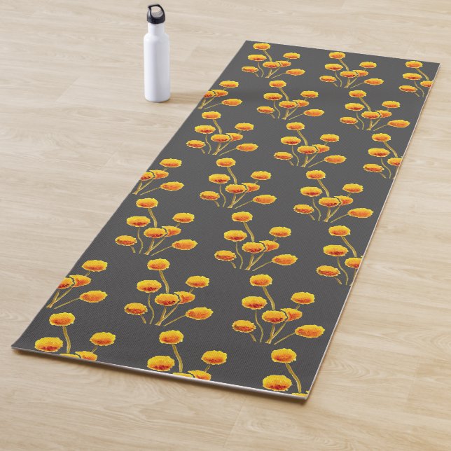 Tapis De Yoga Fleur de bouton jaune vibrante art énergétique (En situation)