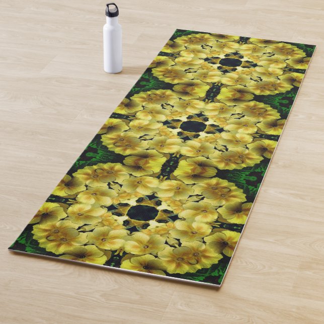 Tapis De Yoga Fleur de Primrose jaune Art Abstrait (En situation)