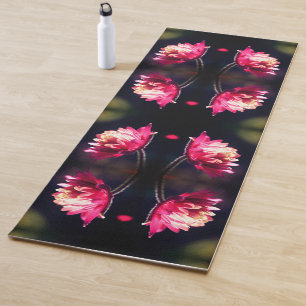 Tapis De Yoga Fleur Rouge Dans La Lumière Du Soleil Fermer Abstr