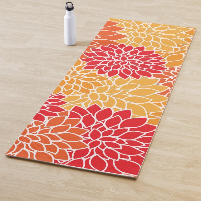 Tapis De Yoga Fleurs Dahlia, Motif De Fleurs, Dahlia Orange (En situation)