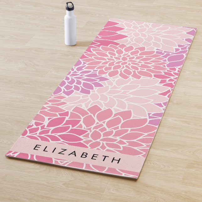 Tapis De Yoga Fleurs Dahlia Roses, Motif De Fleurs, Votre Nom (En situation)