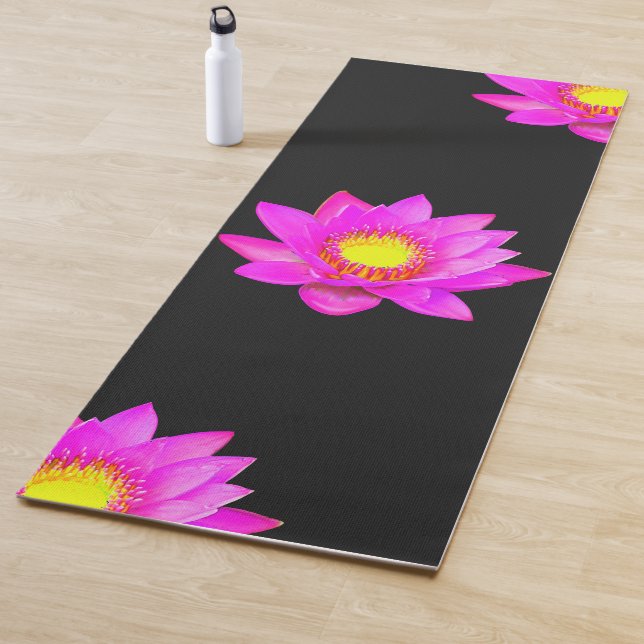 Tapis De Yoga Fleurs de Lotus rose magenta sur Mat de Yoga noir (En situation)