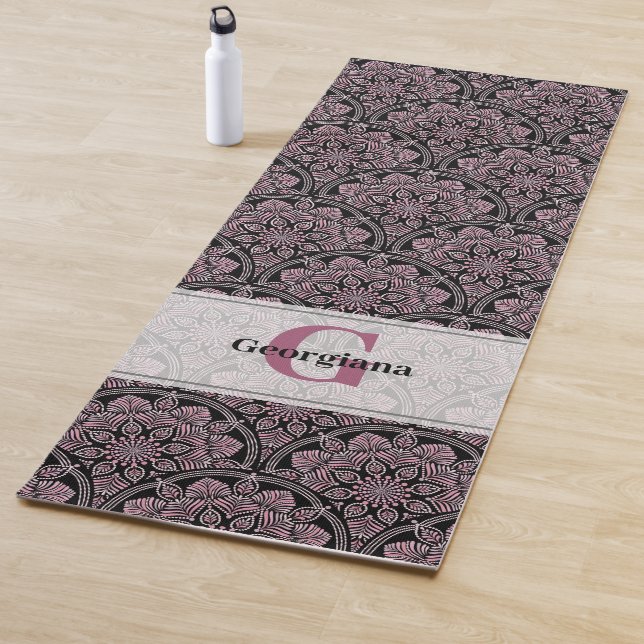 Tapis De Yoga Fronds floraux Roses des années 20 personnalisées  (En situation)