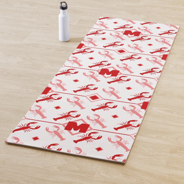 Tapis De Yoga Homard côtier rouge et blanc 🌊 🦞 Motif Monogramm (En situation)