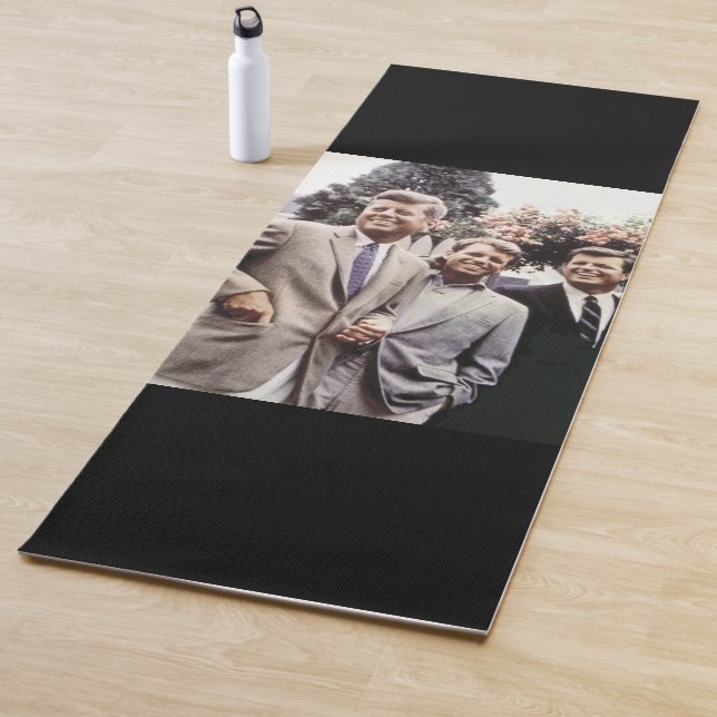 Tapis De Yoga Kennedy Brothers, président John, Robert & Ted (En situation)