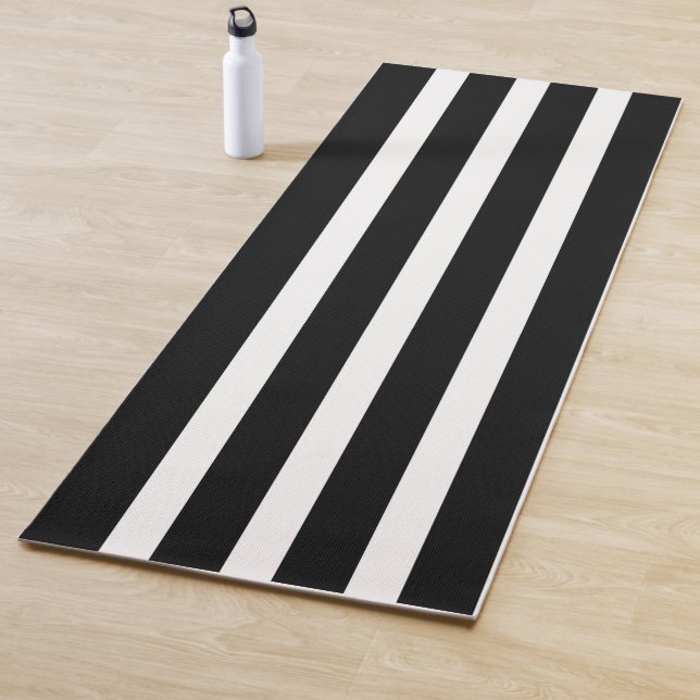 Tapis De Yoga Lignes Noir Et Blanc Simples (En situation)