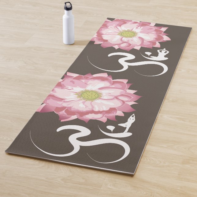 Tapis De Yoga Lotus Rose Yoga Fleur et Calligraphie Zen Om Aum (En situation)