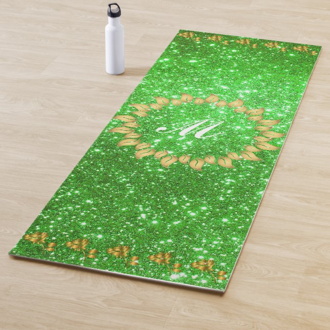Tapis De Yoga Luxe Parties scintillant or vert Monogramme cadeau (En situation)