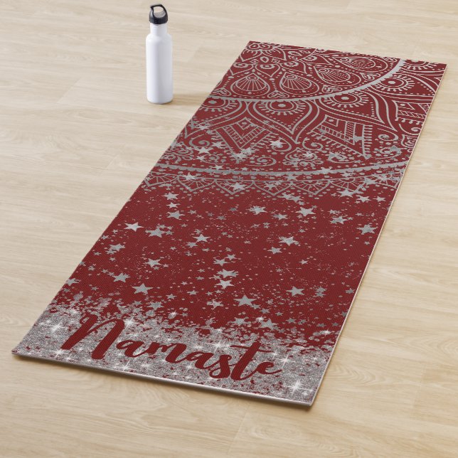 Tapis De Yoga Mandala envoûtant avec des étoiles d'argent sur ro (En situation)
