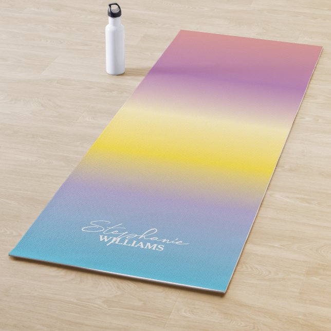 Tapis De Yoga Manteau de yoga jaune violet avec nom personnalisé (En situation)