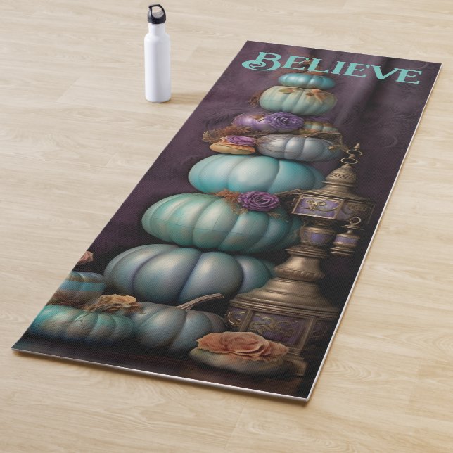 Tapis De Yoga Mantra Citrouille d'Halloween Turquoise violet (En situation)
