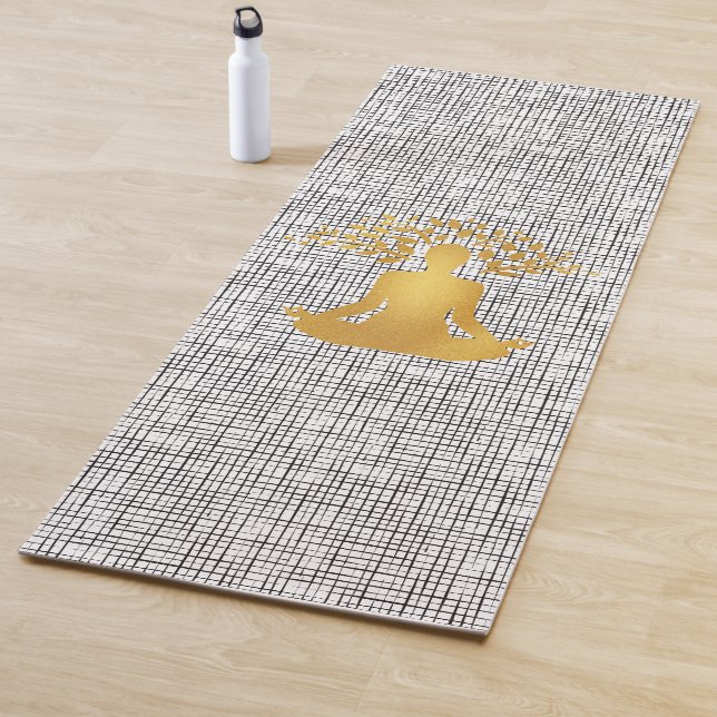 Tapis De Yoga Méditation d'or homme avec des braches d'arbre (En situation)