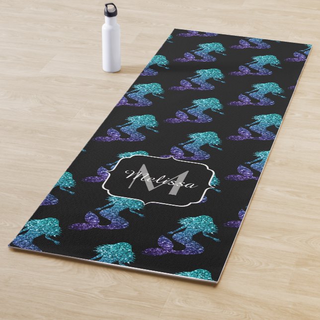 Tapis De Yoga Mermaid aqua bleu ombre motif Monogramme (En situation)