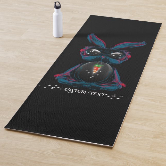 Tapis De Yoga Mignonne lapin aux yeux de lumière dans Yoga Pose  (En situation)