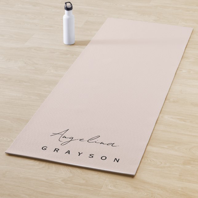 Tapis De Yoga Minimalist handwritten script, simple and modern  (En situation)
