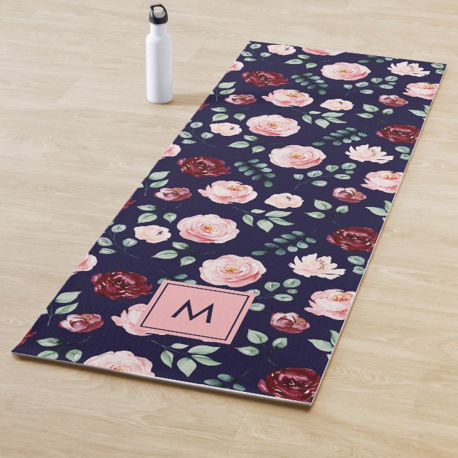 Tapis De Yoga Modern Girly Stylish Monogrammed Floral Pattern (En situation)