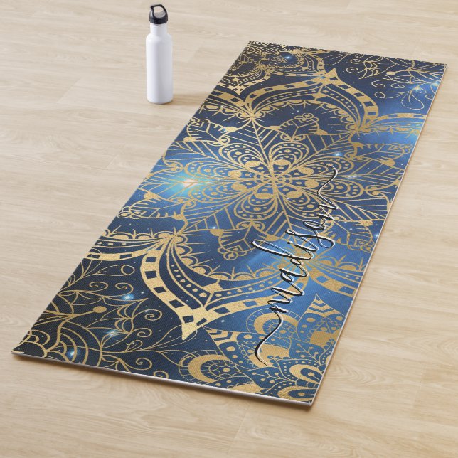Tapis De Yoga Modern Gold Mandala Blue Nebula Custom Name (En situation)