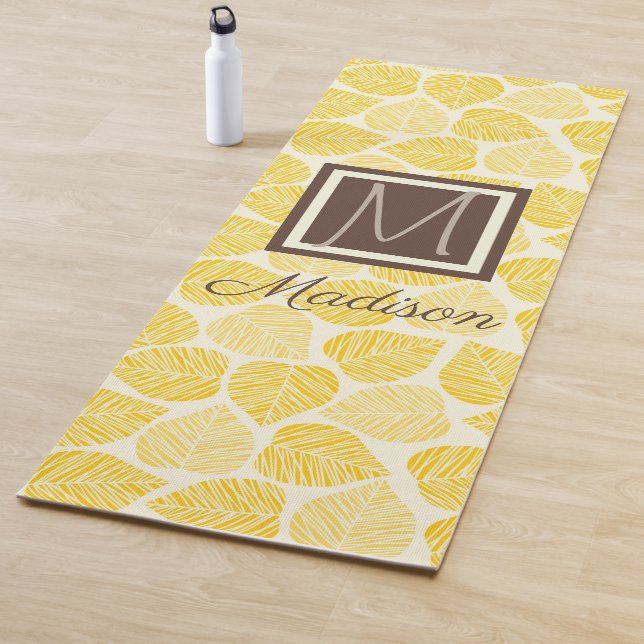 Tapis De Yoga Monogramme à la mode naturelle à feuilles jaunes e (En situation)
