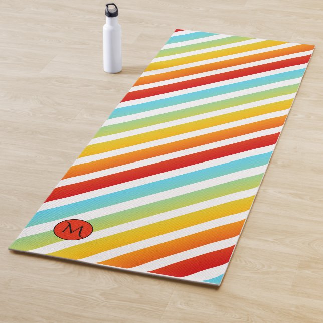 Tapis De Yoga Monogramme Arc-en-ciel strié Yoga personnalisé Mat (En situation)