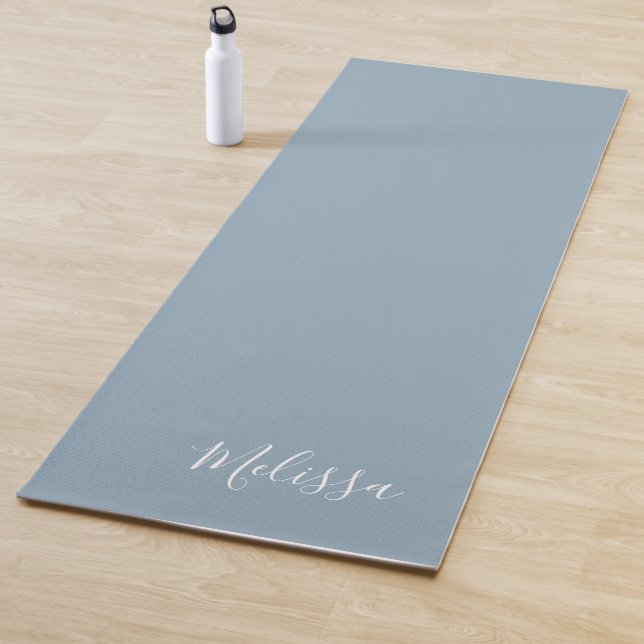 Tapis De Yoga Monogramme bleu foncé personnalisé simple (En situation)