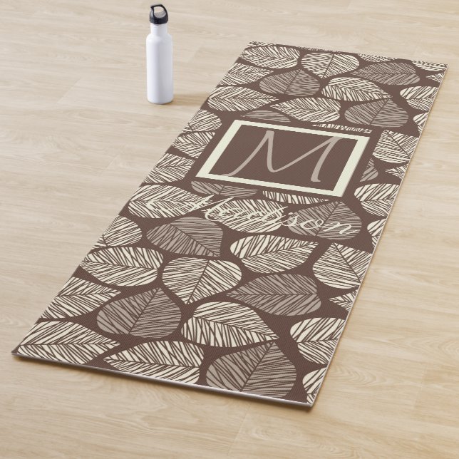 Tapis De Yoga Monogramme Brown et Taupe Feuille naturelle tendan (En situation)