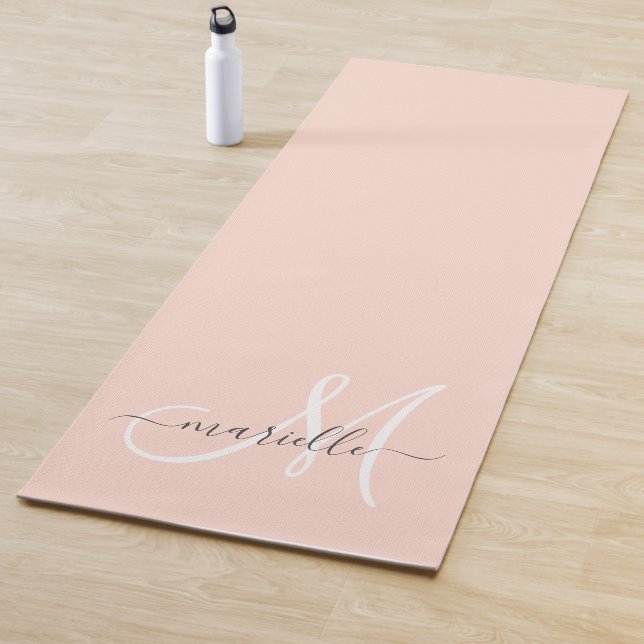 Tapis De Yoga Monogramme de script rose (En situation)
