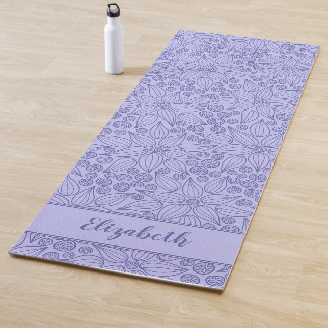 Tapis De Yoga Monogramme Élégant Violet Périwinkle Bleu Floral (En situation)