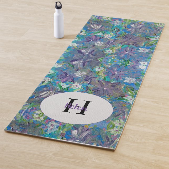 Tapis De Yoga Monogramme floral à brumes violettes (En situation)