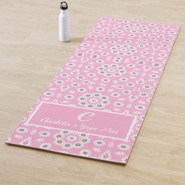 Tapis De Yoga Monogramme floral moderne rose pâle (En situation)