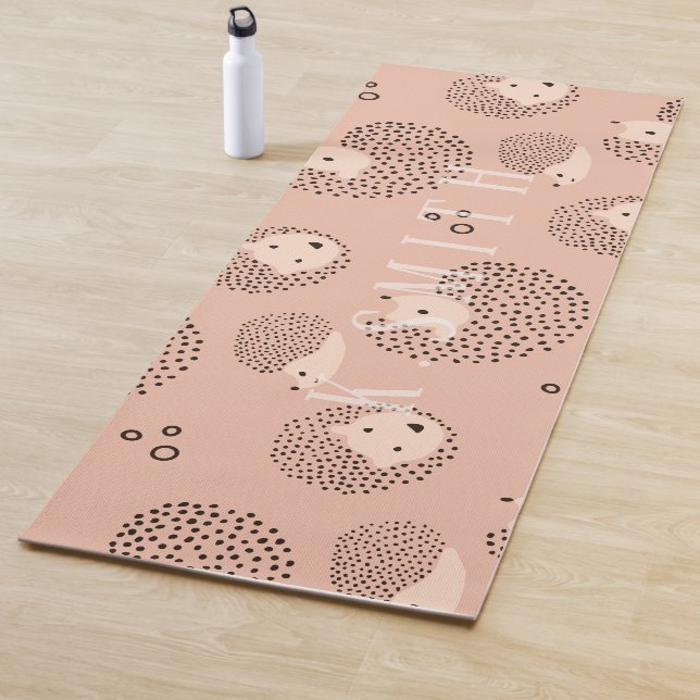 Tapis De Yoga Monogramme Moderne Cute Motif de hérisson (En situation)