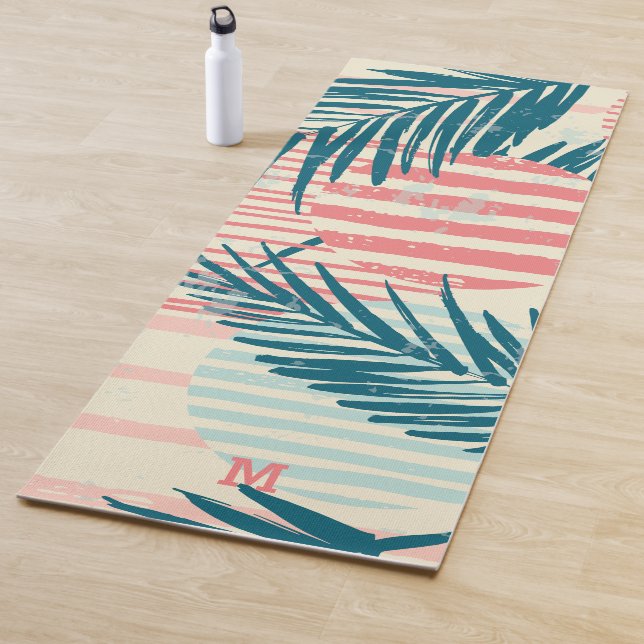 Tapis De Yoga Monogramme | Motif de palme tropicale moderne Grun (En situation)