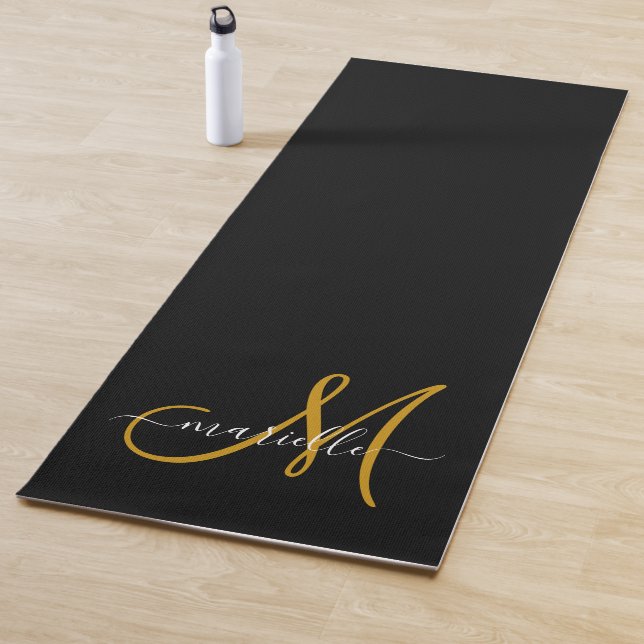 Tapis De Yoga Monogramme or noir (En situation)