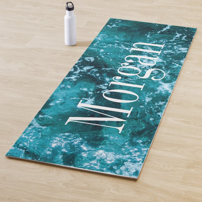 Tapis De Yoga Monogramme personnalisé Vagues de mer Turquoise (En situation)